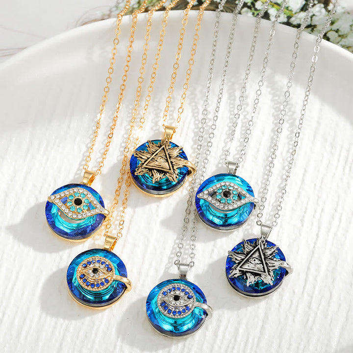 Blaue Halsketten mit Auge und Pyramide, goldene und silberne Ketten, modischer Schmuck.