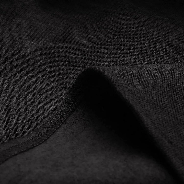 Schwarzer Baumwollstoff, Nahaufnahme, weiche Textur, ideal für Bekleidung und Heimtextilien.