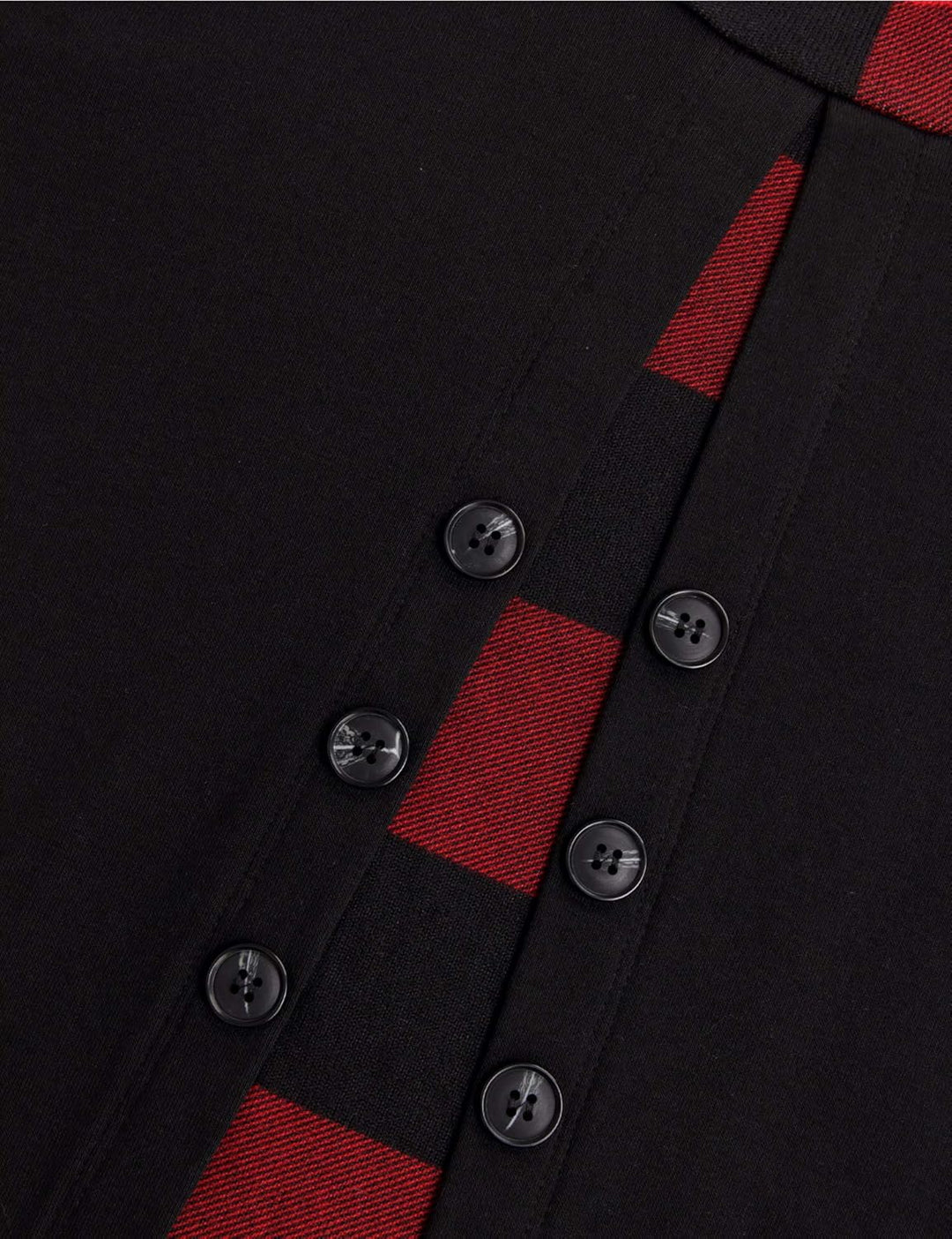 Schwarzes Hemd mit roten Streifen und Knopfleiste, Herrenmode, Baumwolle, elegant, modern.