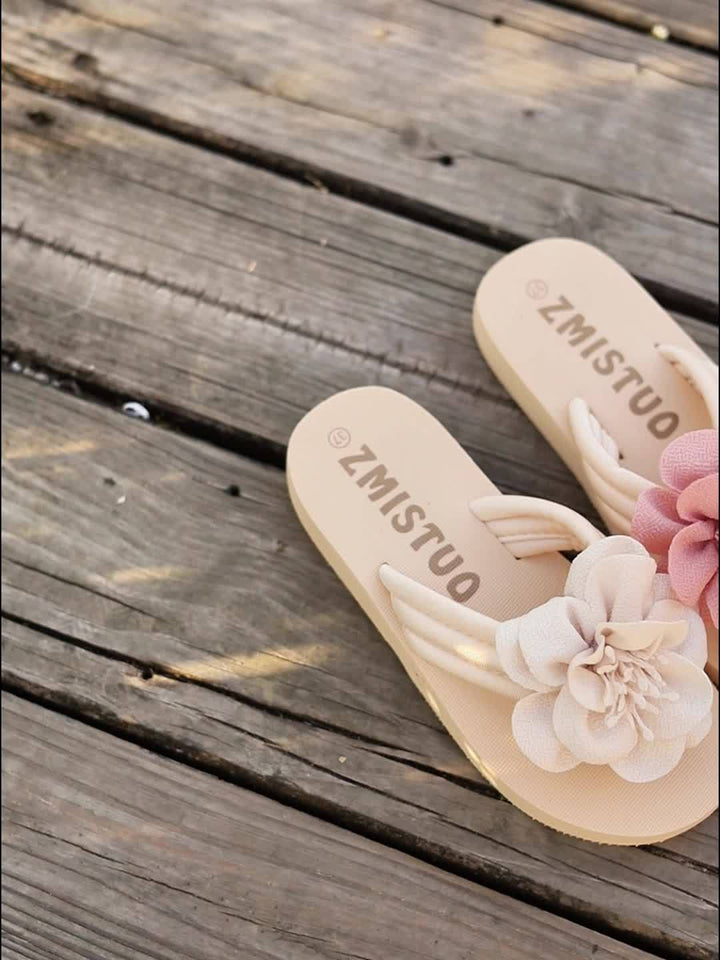 Stylové dámské slippers s květinovým detailem na léto - KvětníKrok