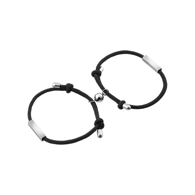 Schwarzes Armband-Set mit silbernen Verschlüssen, verstellbar, Unisex, modisches Accessoire.
