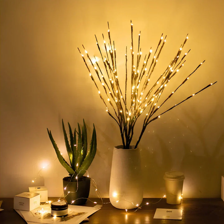 LED-Lichterzweige in weißer Vase, warmweiß, dekorativ, Wohnzimmerbeleuchtung, modern.