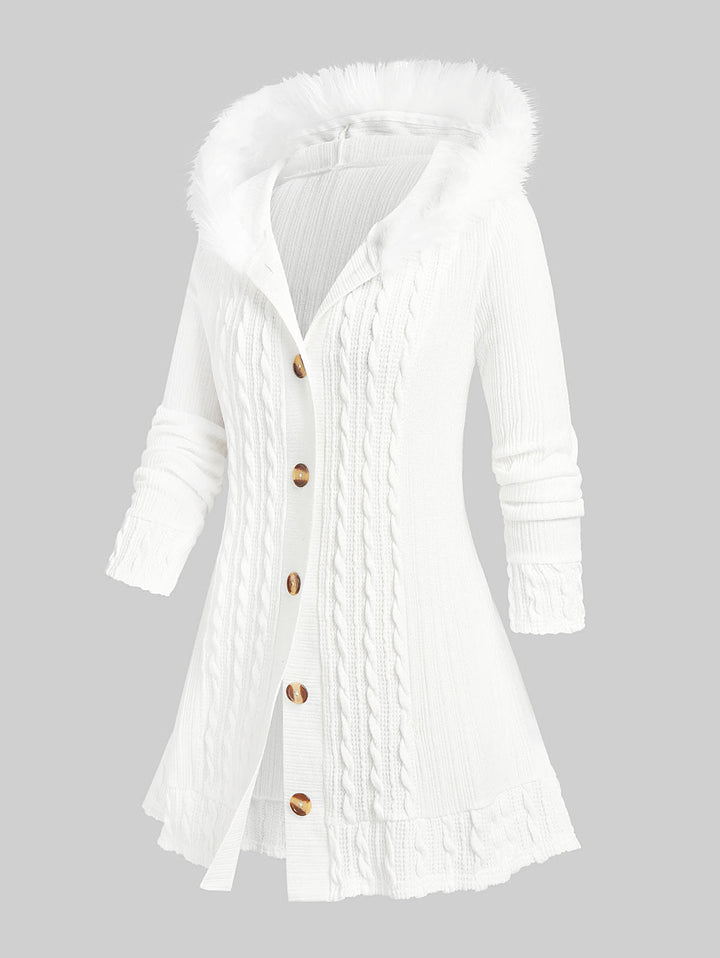Weiße Strickjacke mit Kapuze, Knöpfen und Zopfmuster, Damenmode, Winterkleidung.