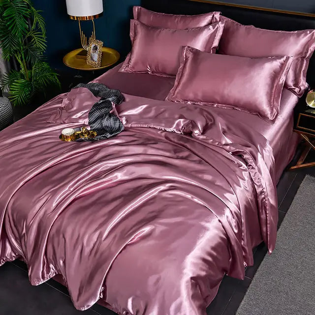 Rosa Satin-Bettwäsche-Set, luxuriös, glänzend, mit Kissenbezügen, Schlafzimmer-Dekor.