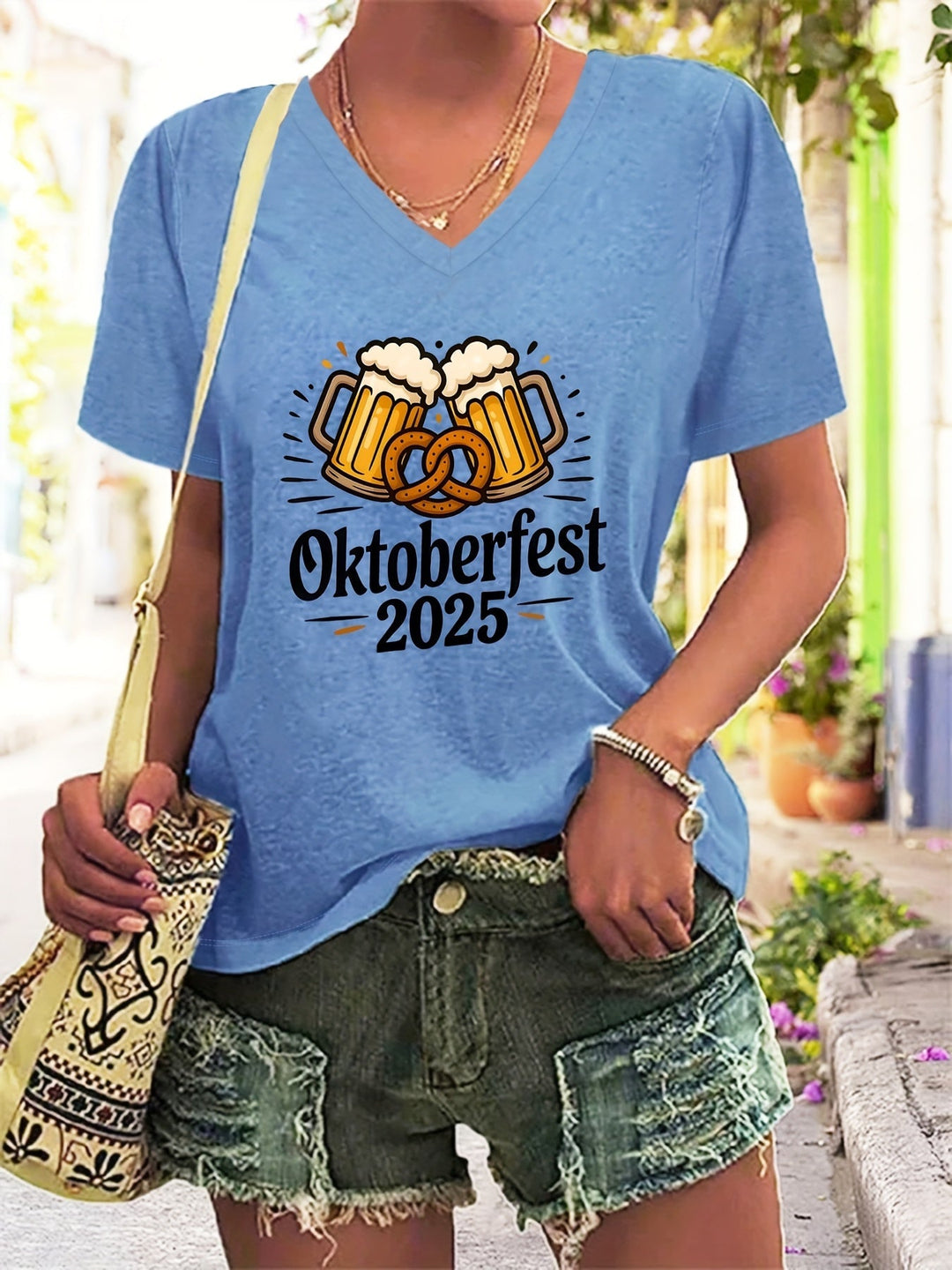 Dámské plus size V-krční tričko s grafickým potiskem – Anneliese Oktoberfest 2025