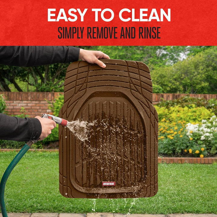 Braune Gummifußmatte, leicht zu reinigen, mit Wasserschlauch im Garten abgespritzt.