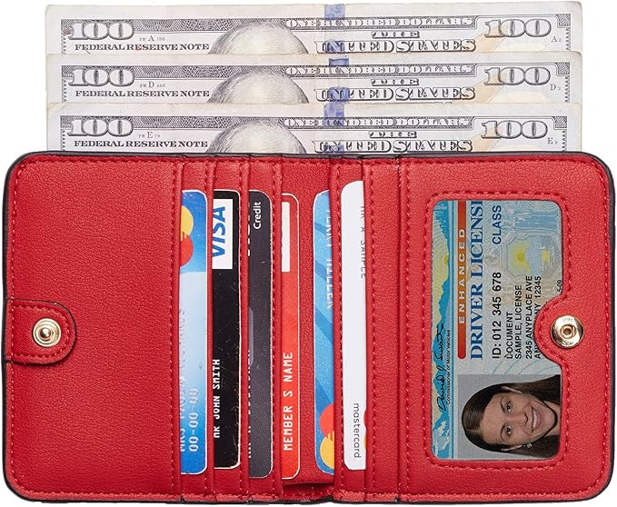 Rote Leder-Geldbörse mit Kreditkartenfächern, Ausweis und Hundert-Dollar-Scheinen.