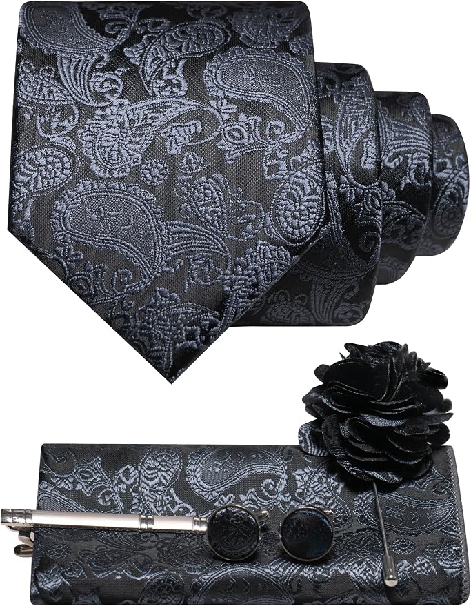Set kravaty s paisley vzorem, kapesníčku, manžetových knoflíčků, spony a brože v šedomodré na černém podkladu 36