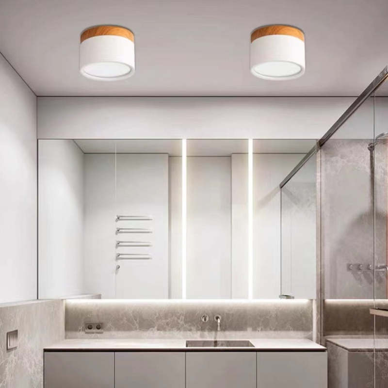 Moderne Badezimmerbeleuchtung, runde Deckenleuchten, Holzoptik, LED, energiesparend.