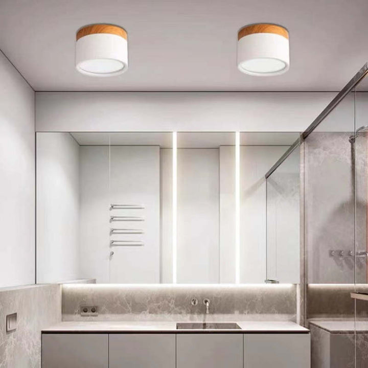 Moderne Badezimmerbeleuchtung, runde Deckenleuchten, Holzoptik, LED, energiesparend.