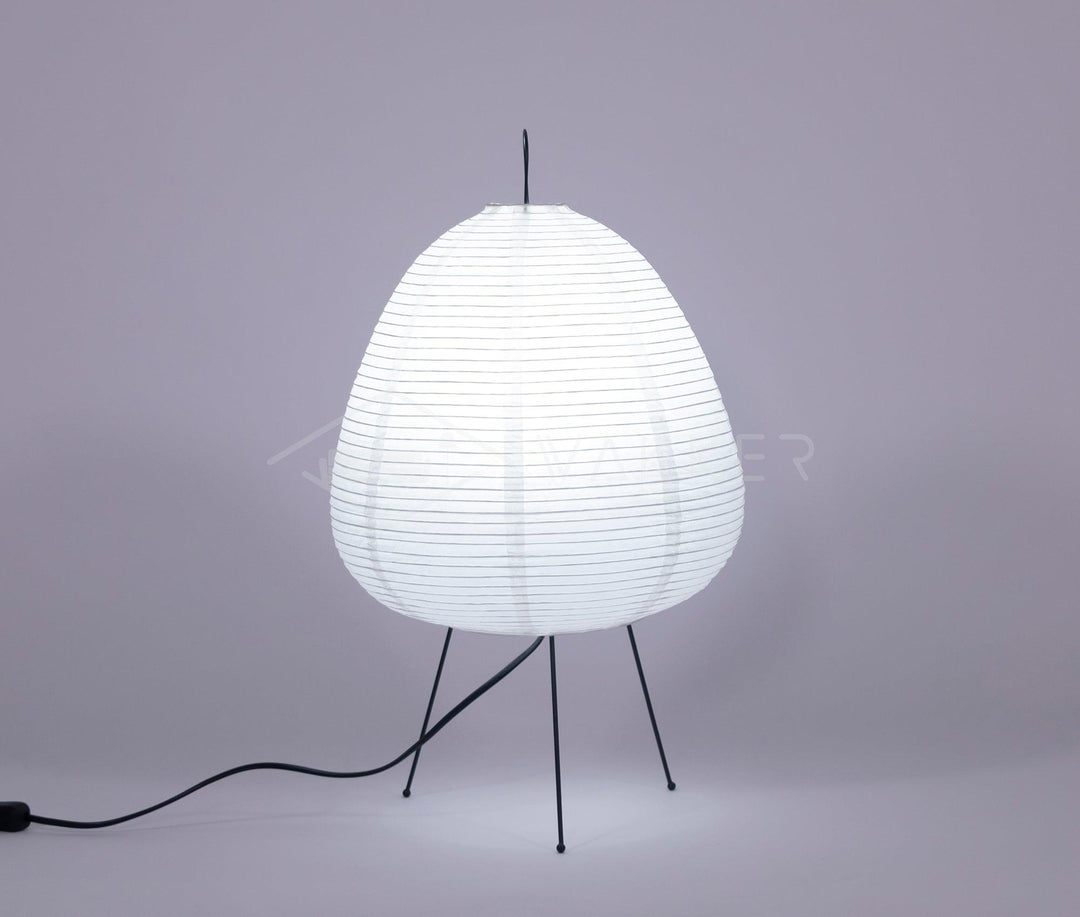 Weiße Akari Tischlampe mit schwarzem Metallgestell, modernes Design, Papierleuchte.