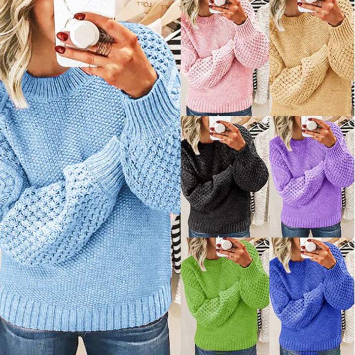 Frau in buntem Strickpullover, verschiedene Farben, modisch, gemütlich, Herbst-Winter-Mode.
