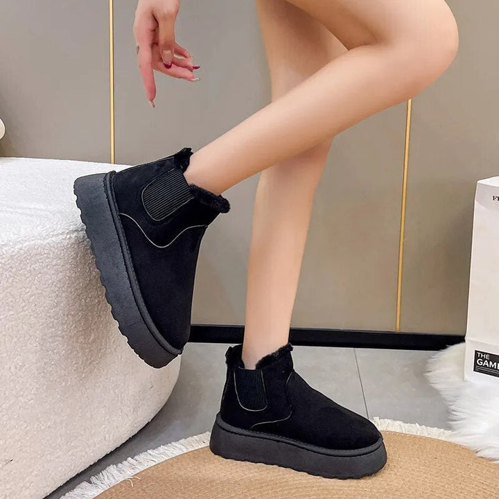 Schwarze Damen-Stiefeletten, warm gefüttert, rutschfeste Sohle, modisch, bequem.