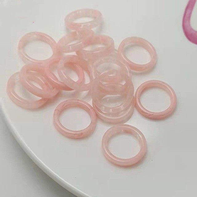 Rosa Acrylringe für Kinder, Y2K-Stil, koreanische Mode 2023, Accessoire, trendig.