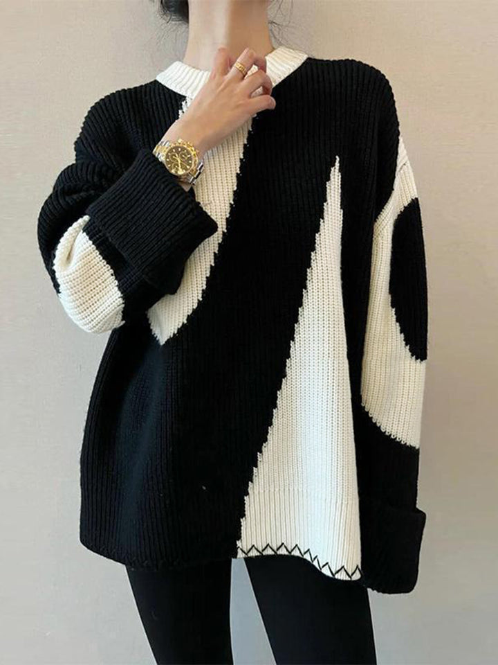 Schwarz-weißer Oversize-Pullover, geometrisches Muster, Damenmode, Strick, Herbst-Winter.