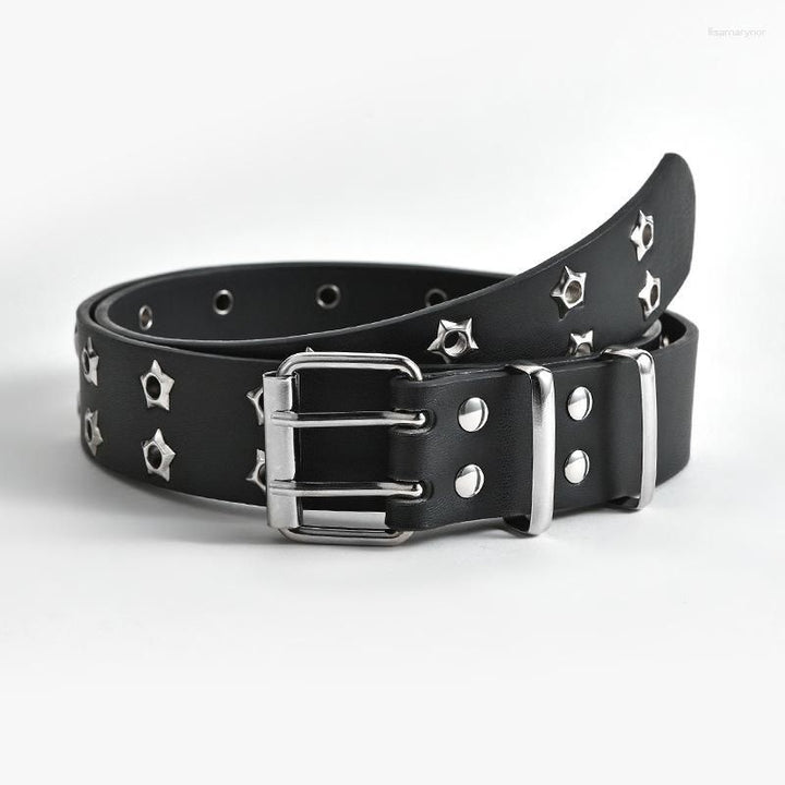 Schwarzer Ledergürtel mit silbernen Nieten, modisch, robust, Unisex-Accessoire.