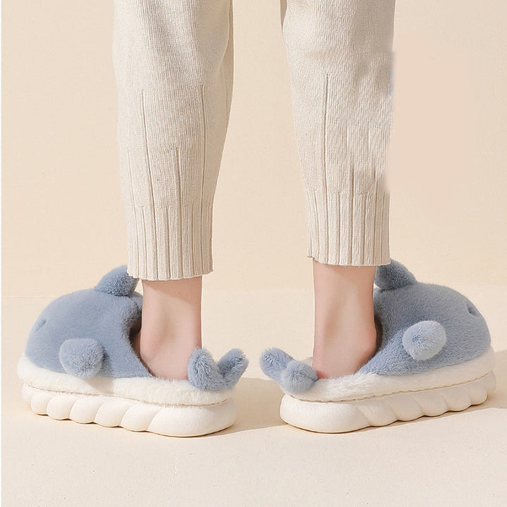 Měkké plyšové žraločí pantofle - SnugShark