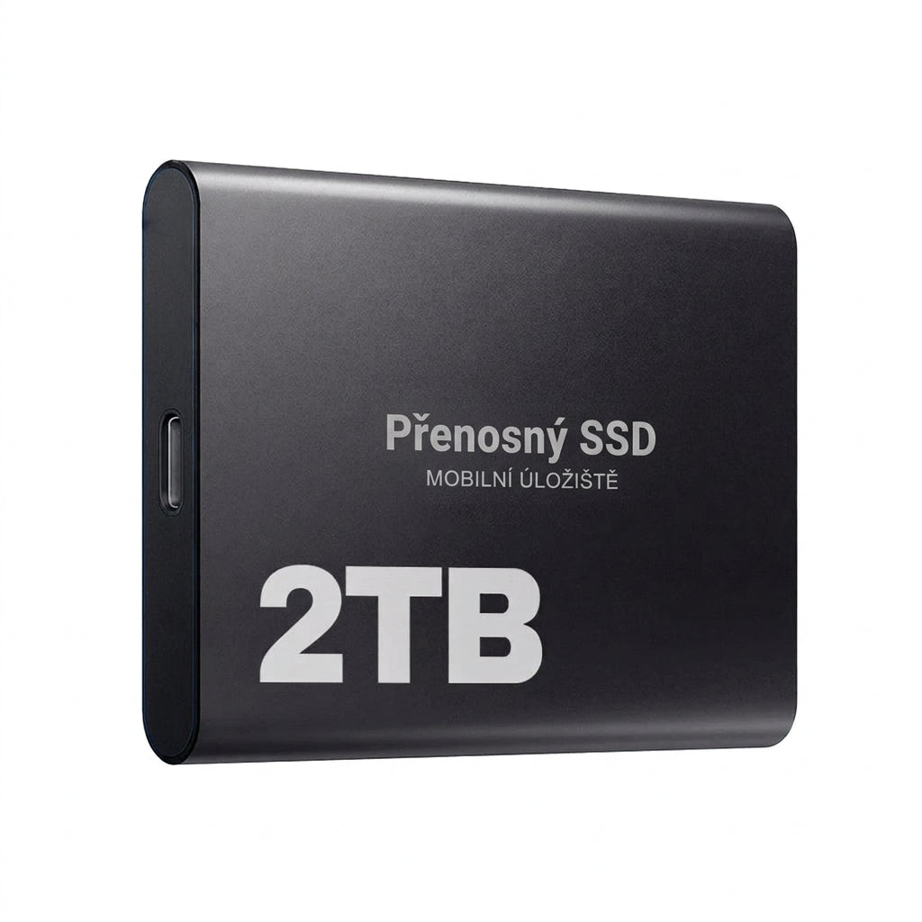Černý SSD disk šikmo zepředu s portem USB-C na boku, na bílém pozadí 8