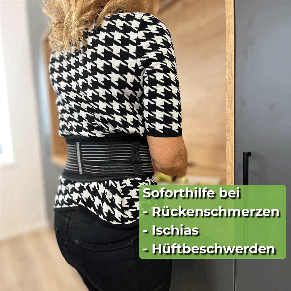 Frau mit schwarz-weißem Rückengurt, Soforthilfe bei Rückenschmerzen, Ischias, Hüftbeschwerden.
