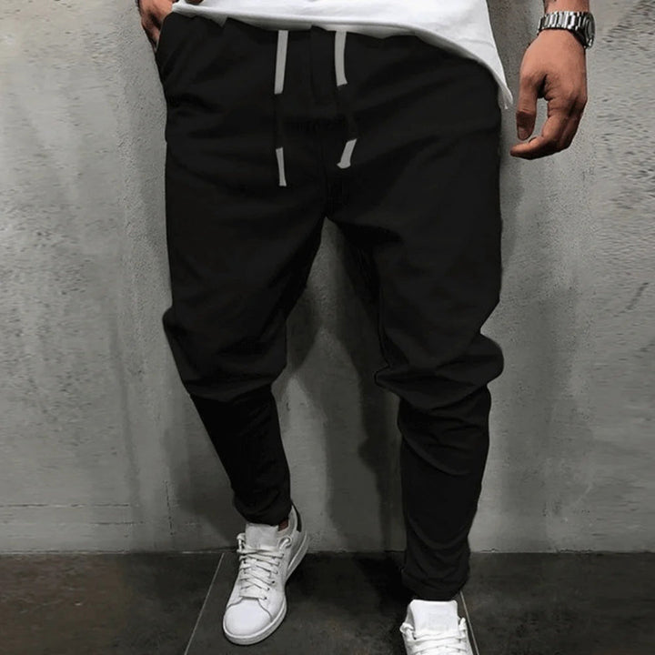 Schwarze Jogginghose Herren, Kordelzug, bequem, sportlich, Freizeitmode, Streetwear.
