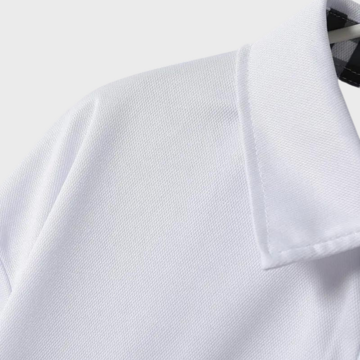 Weiße Polohemd-Kragen, Baumwolle, Nahaufnahme, stilvoll, elegant, Herrenmode.