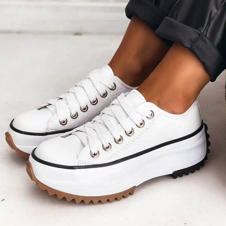 Weiße Plateau-Sneaker aus Leder mit dicker Sohle, modische Damen-Sportschuhe.