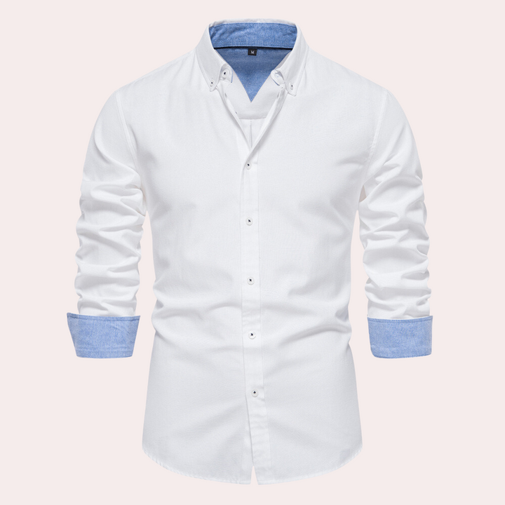 Weiße Herrenhemd mit blauen Manschetten, Button-Down-Kragen, langärmelig, Baumwolle.
