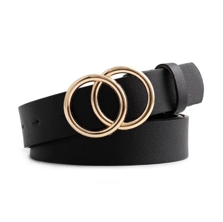 Schwarzer Ledergürtel mit goldener Doppelschnalle, modisches Accessoire für Damen.