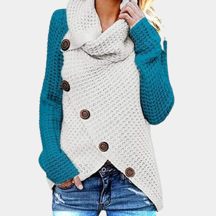 Frau in blau-weißem Strickpullover mit Knöpfen, modisch, warm, Herbstmode, Damenbekleidung.