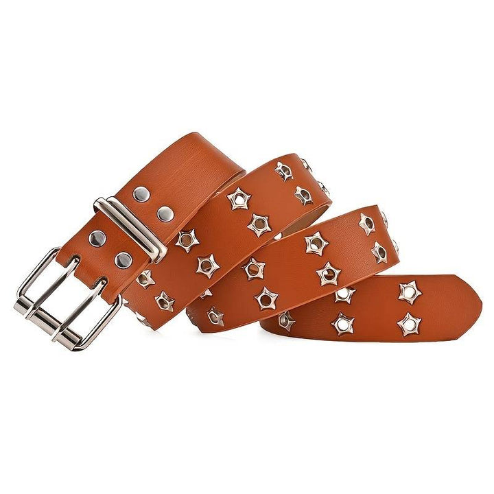 Brauner Ledergürtel mit silbernen Nieten, modisches Accessoire, Unisex, robustes Design.