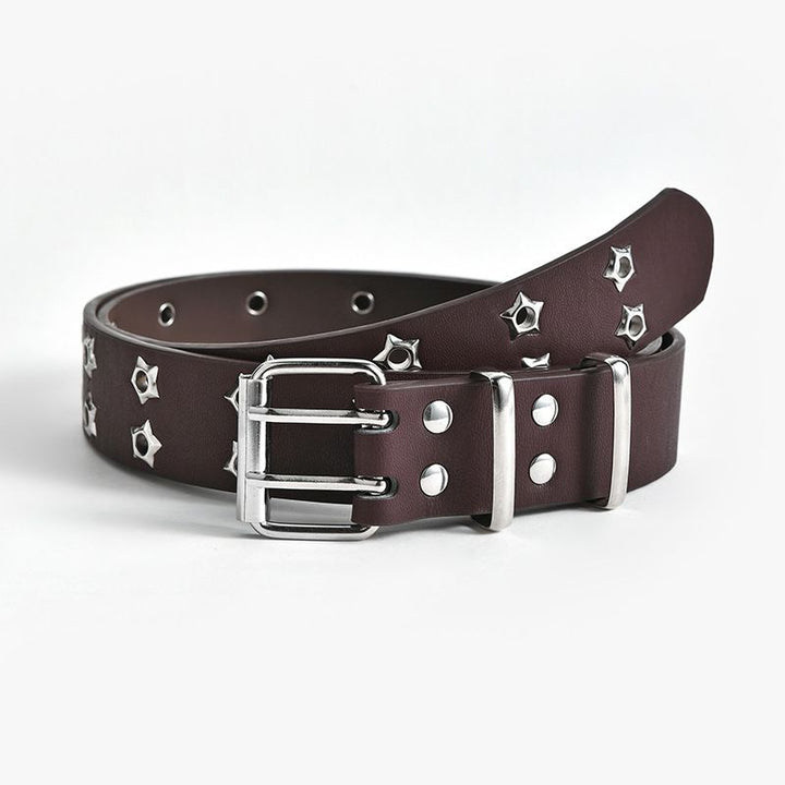 Brauner Ledergürtel mit silbernen Nieten, modisches Accessoire, Unisex, robust und stilvoll.