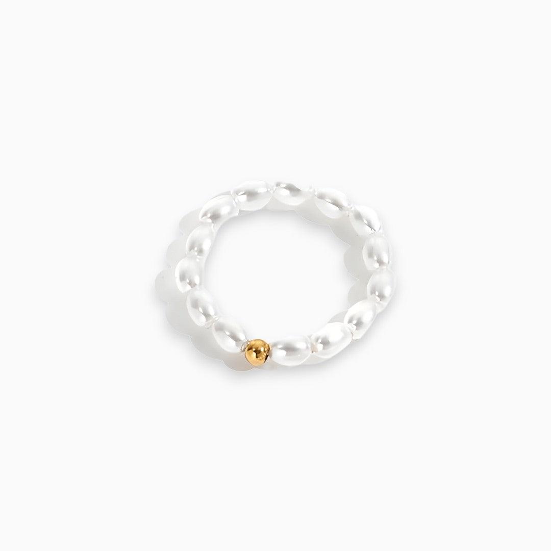 Perlenarmband mit goldener Kugel, elegant, Damen-Schmuck, weiß, modisch, Accessoire.