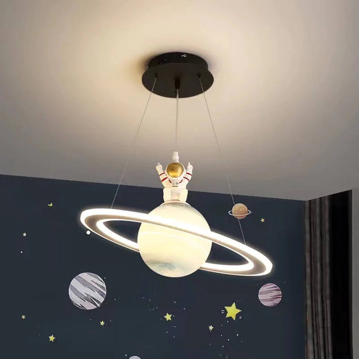 Moderne nordische LED-Pendelleuchte, Eisen, Acryl, Planetenmotiv, Schlafzimmerbeleuchtung.