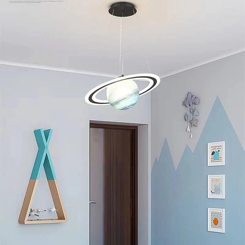 Moderne nordische LED-Pendelleuchte, Eisen, Acryl, planetenförmig, Schlafzimmer, weiß.