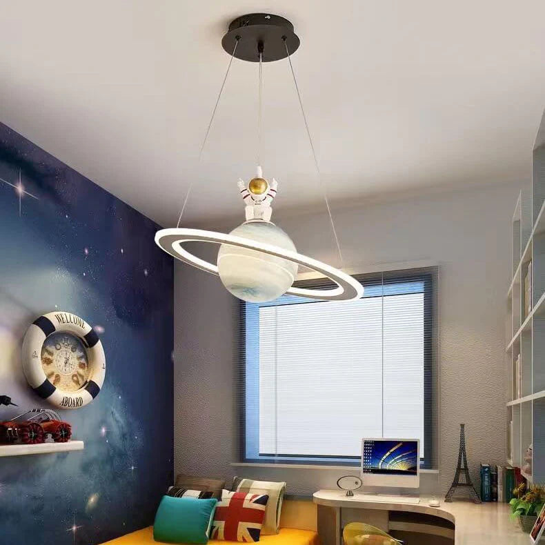 Moderne nordische LED-Pendelleuchte, Eisen und Acryl, Planeten-Design, Schlafzimmerbeleuchtung.