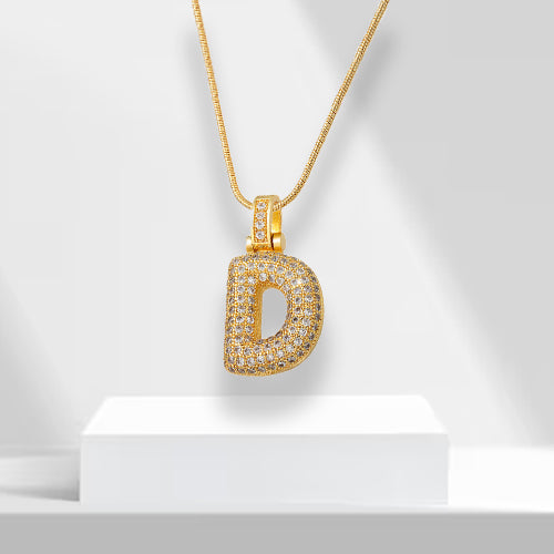 Goldene Buchstaben-Halskette mit Diamanten, Buchstabe D, luxuriöses Schmuckdesign.