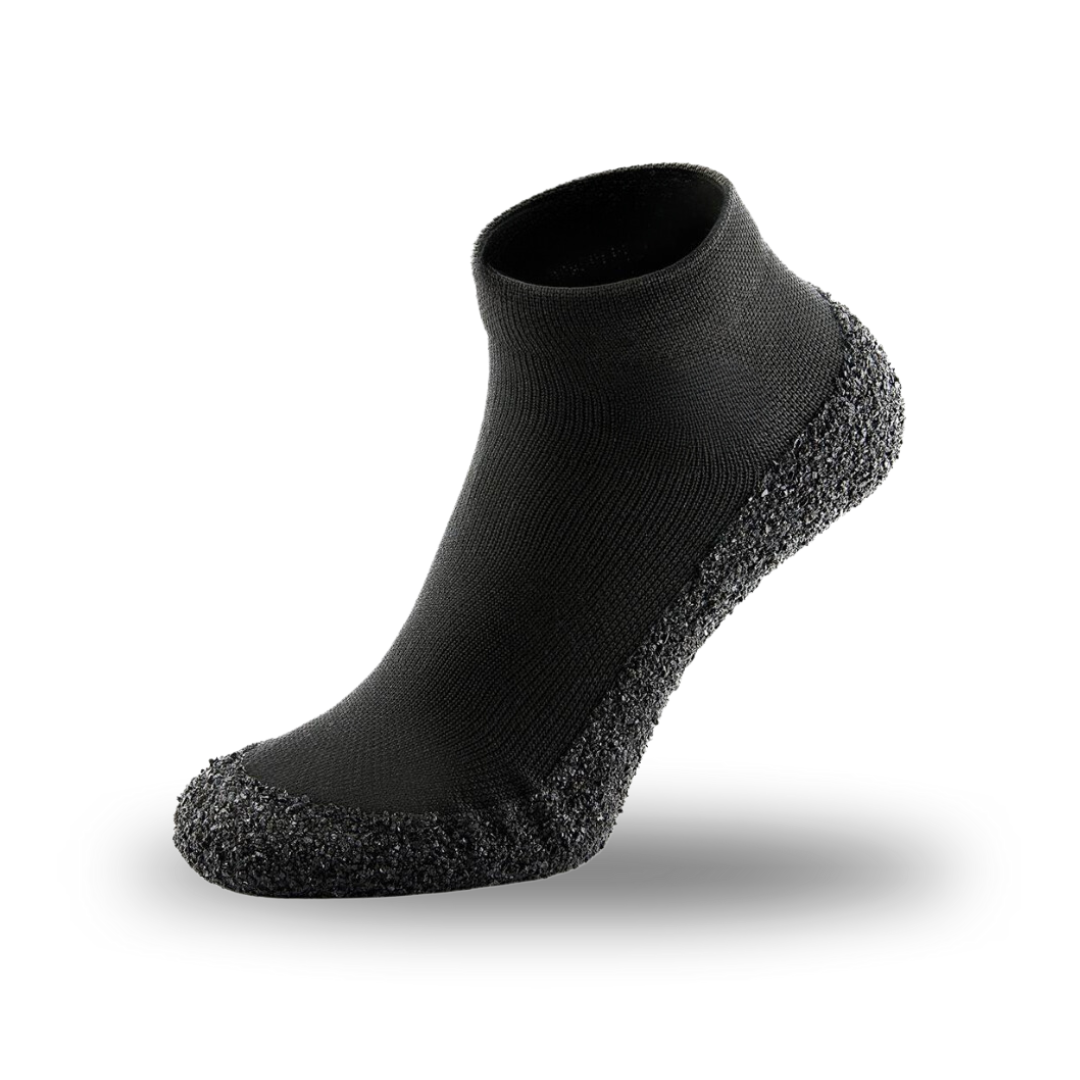 Schwarze rutschfeste Socke, elastisch, mit gepolsterter Sohle, ideal für Sport und Freizeit.