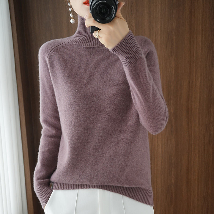 Lila Rollkragenpullover Damen, lange Ärmel, weiches Material, modisch, elegant, Herbstmode.