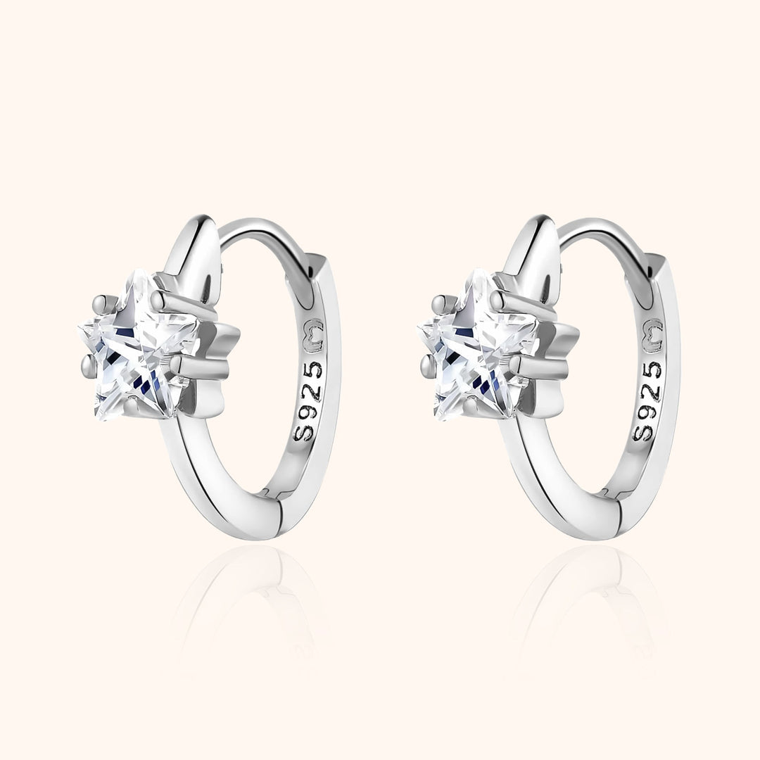 Silberne Creolen mit Sternanhänger, S925, Zirkonia, eleganter Schmuck für Damen.