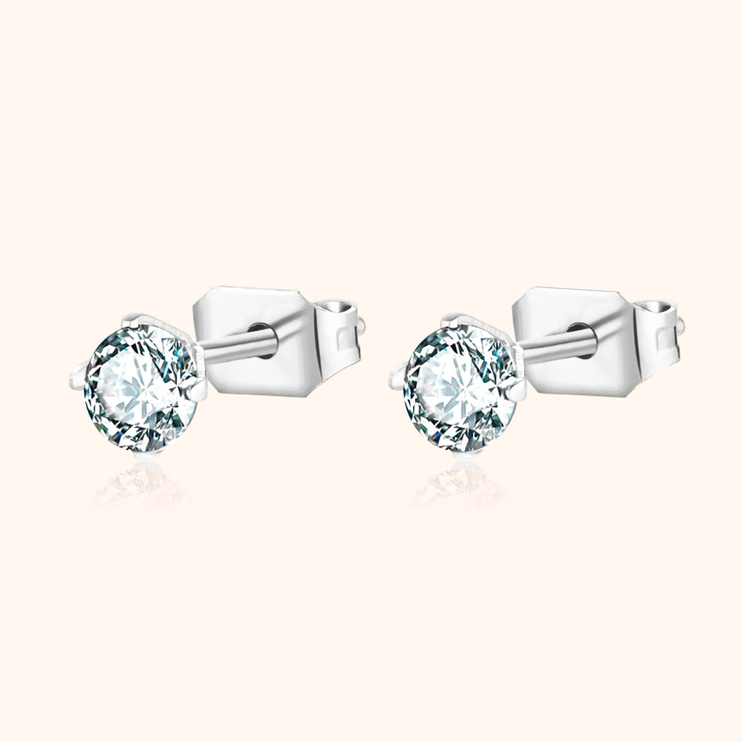 Silberne Ohrstecker mit klaren Zirkonia-Steinen, eleganter Schmuck für Damen.