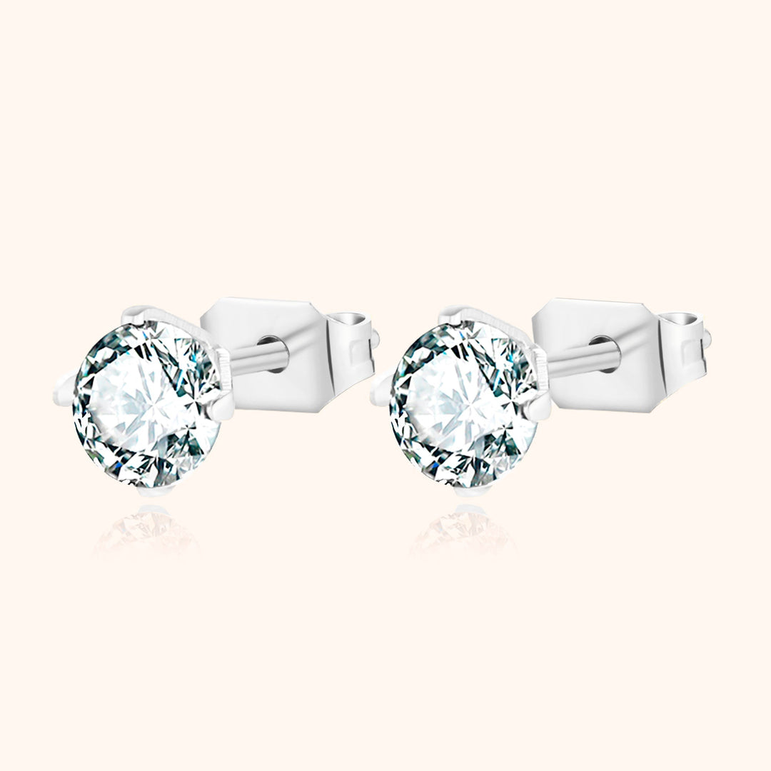 Silberne Ohrstecker mit klaren Zirkonia-Steinen, eleganter Schmuck, Damen-Accessoire.