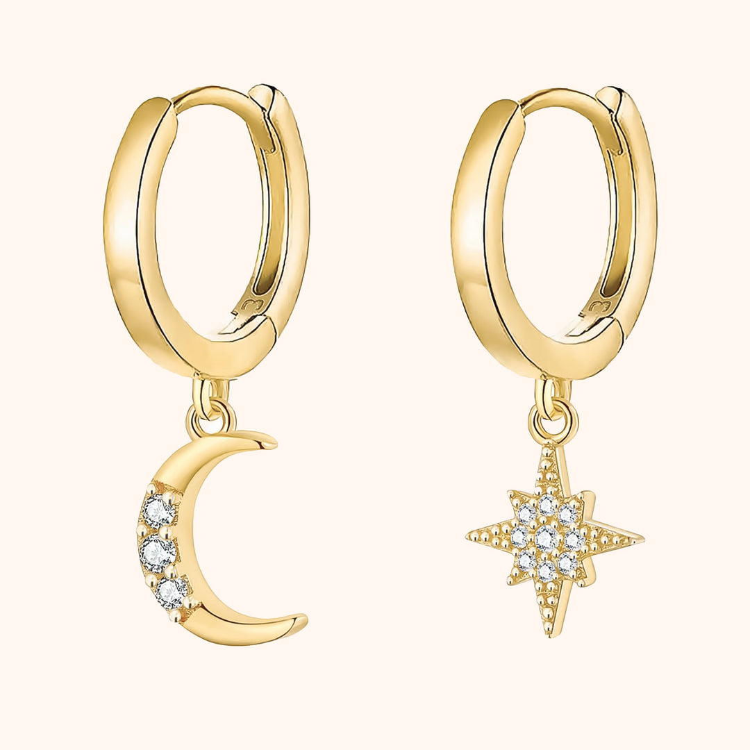 Goldene Creolen mit Mond- und Sternanhänger, Zirkonia, Damenohrringe, modisch, elegant.
