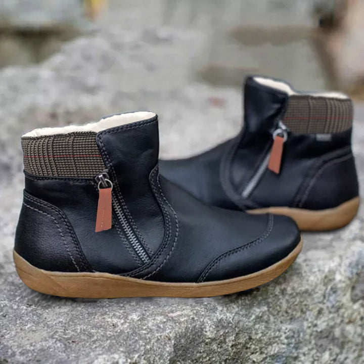 Schwarze Damenstiefeletten mit Reißverschluss, Lederoptik, rutschfeste Sohle, modisch.