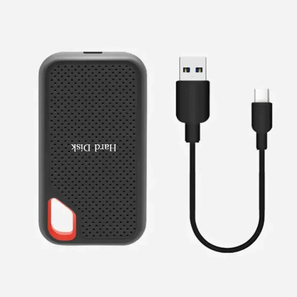 Disk vedle černého kabelu s koncovkami USB-A a USB-C na světlém pozadí 4