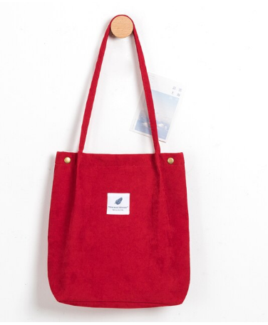 Rote Stofftasche mit langen Henkeln, minimalistisches Design, ideal für den Alltag.