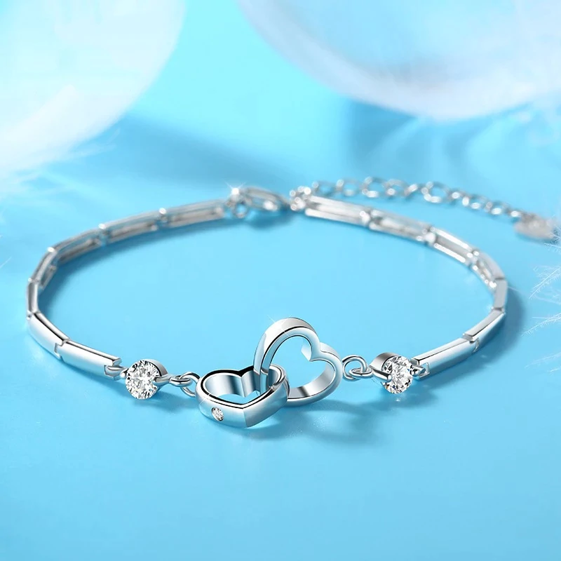 Silberarmband mit Herzanhänger und Kristallen, elegantes Schmuckstück für Damen, Geschenkidee.