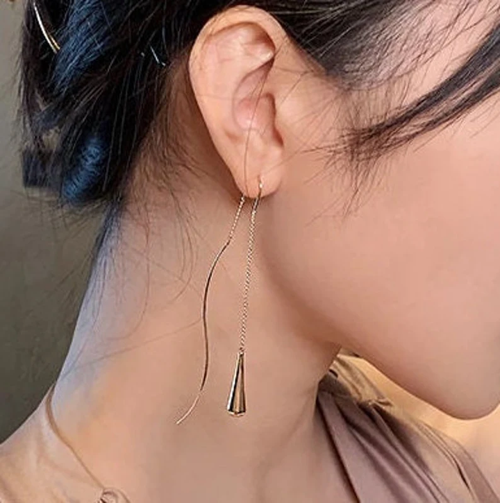 Damen Ohrring, gold, Kette, minimalistisch, elegant, modisch, Schmuck, Accessoire, Geschenk.