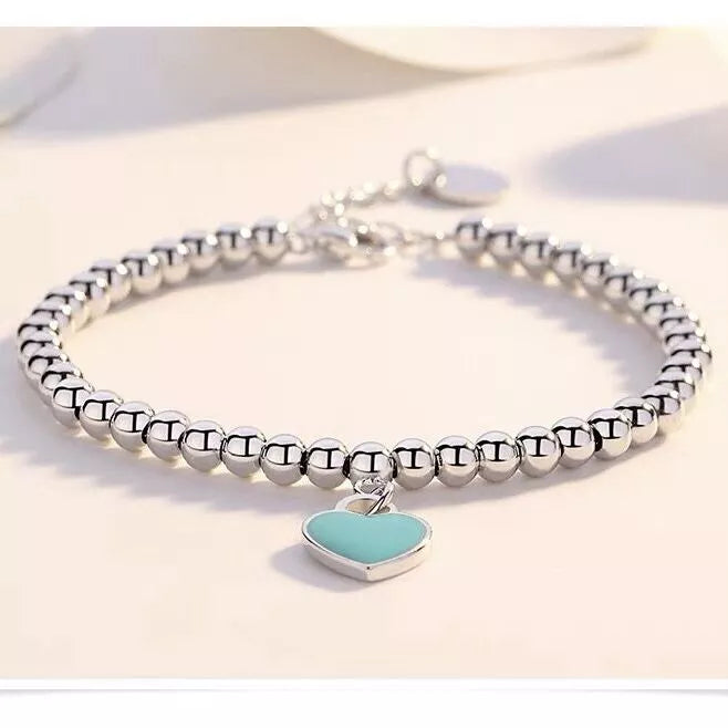 Silberarmband mit Herzanhänger, Damen Schmuck, modisch, elegant, Geschenkidee, Accessoire.