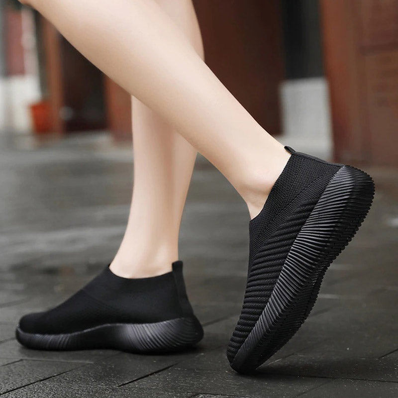 Schwarze Damen-Sneaker, atmungsaktiv, rutschfest, für Freizeit und Sport.