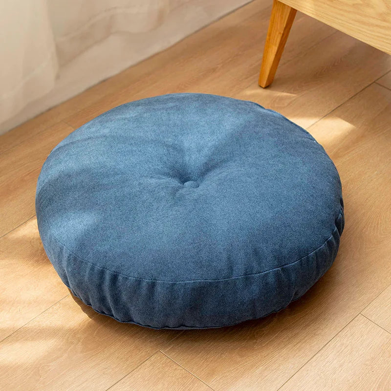 Runder blauer Bodenkissen, ideal für Meditation und Yoga, aus weichem Stoff.